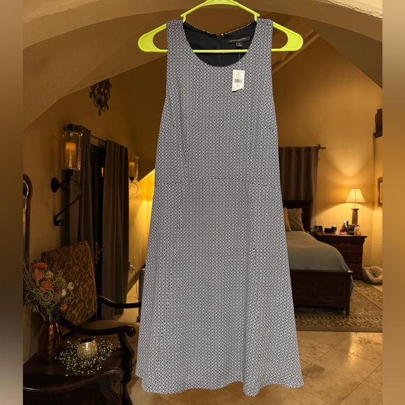 Banana Republic Dresses & Skirts - Banana Republic Black and White Geometric Sheath Dress